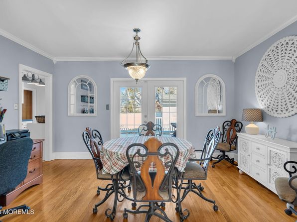 242 Pennsylvania Ave