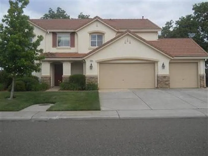 4561 Rosecliff Cir photo 1