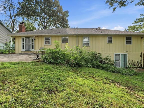 3rd image of 10936 Myrtle Ave