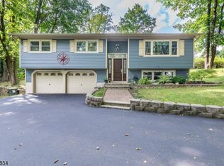 8 Coolidge Ct, Califon, NJ 07830