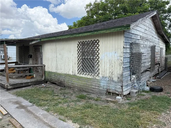 933 Ross Aly #1/2, Robstown, TX 78380