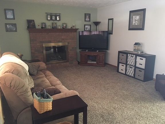2nd image of 1377 Meadow Ln