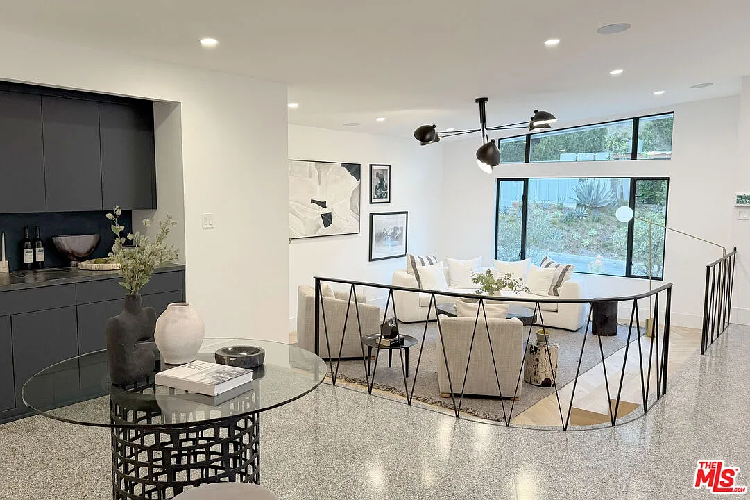 3 bed, 4.0 bath, 2698 sqft, $20,000 — Photo 4