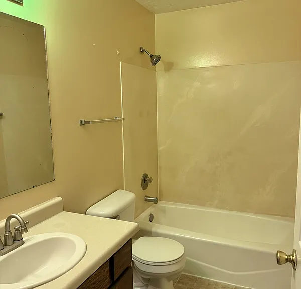 966 S Glendale St — Photo 15