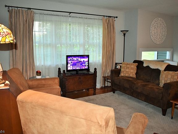 3rd image of 3 Cedar Knoll Way