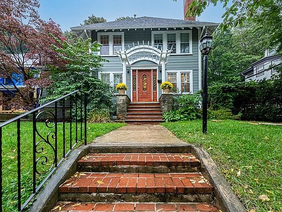3rd image of 168 Winchester St #168