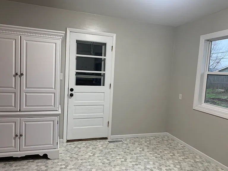 2117 W Surrey Dr — Photo 14