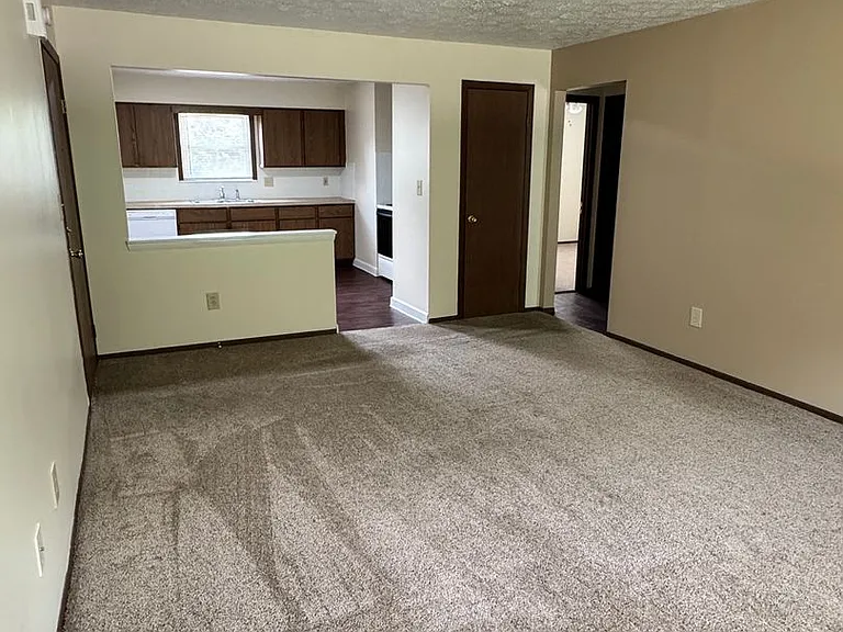 Stadler Ave Apartments 8168 — Photo 2