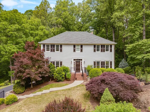 6446 Poages Mill Dr, Roanoke, VA 24018