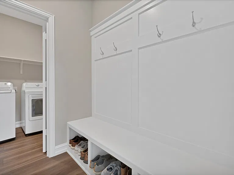 758 Creekwater Ln — Photo 17