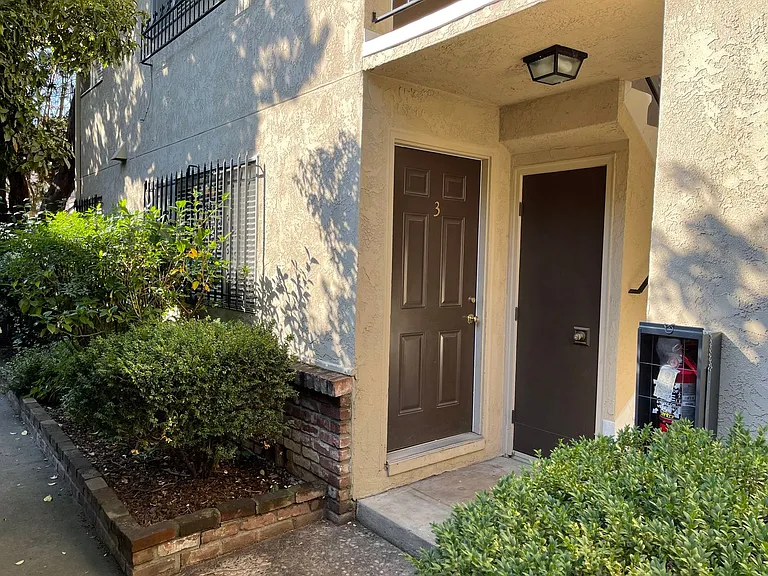 Capitol Avenue (2316) — Photo 2