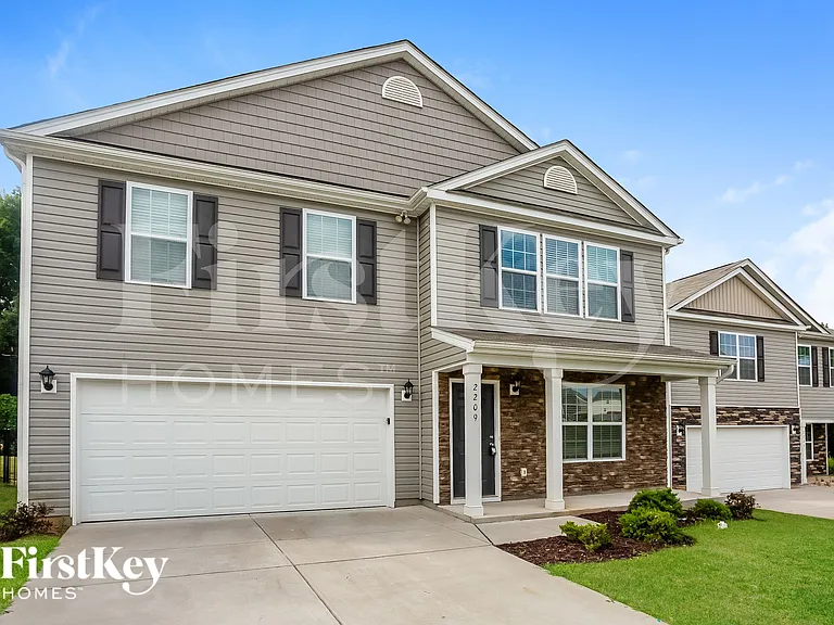 2209 Rolling Hills Dr — Photo 2