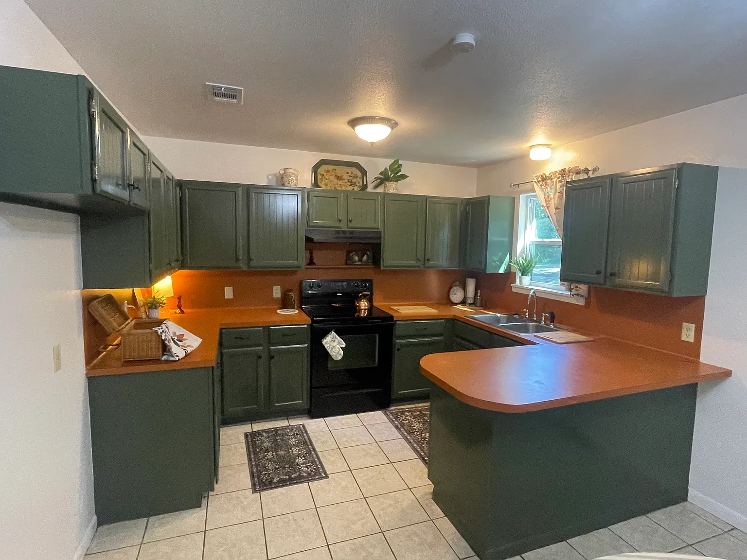 2 bed, 1100 sqft, $1,300 — Photo 2