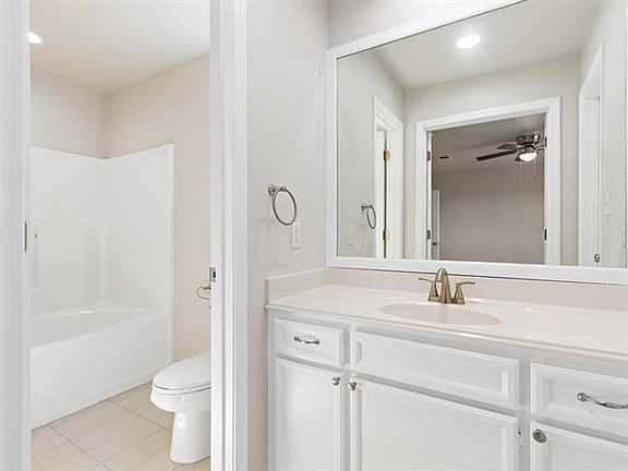 5th image of 537 Lexington Dr