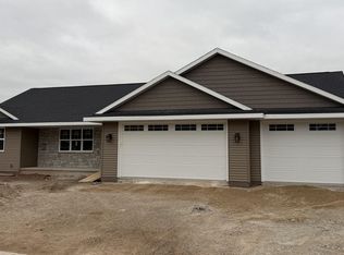 3376 Largo Ridge Ct, Green Bay, WI 54311
