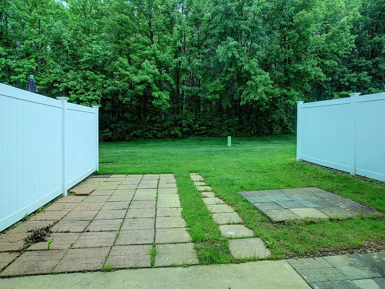 40 Staghorn Dr — Photo 15