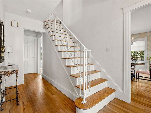 4th image of 15 Preston Beach Rd