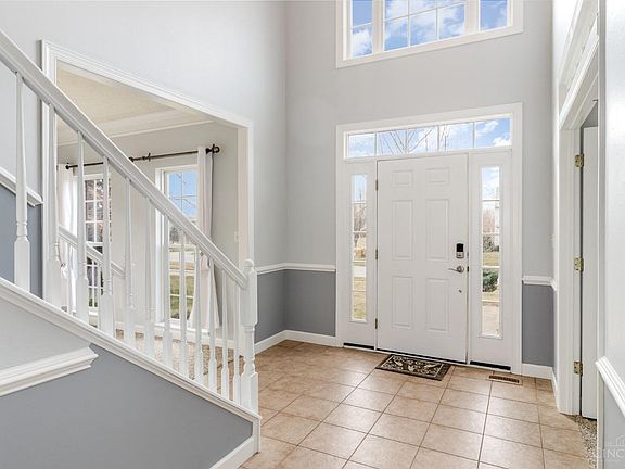 4th image of 7395 Airy View Dr