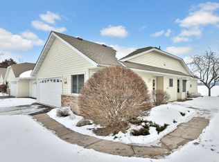 516 Dew Drop Ln, Chisago City, MN 55013