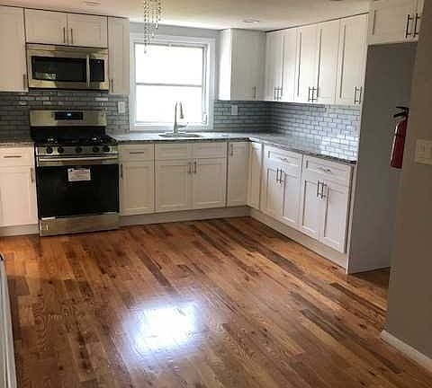 2nd image of 186 Stephens St Floor 2