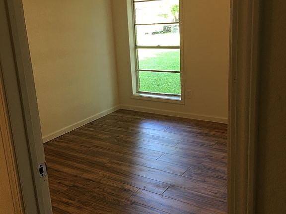 3rd image of 4605 E 26th St