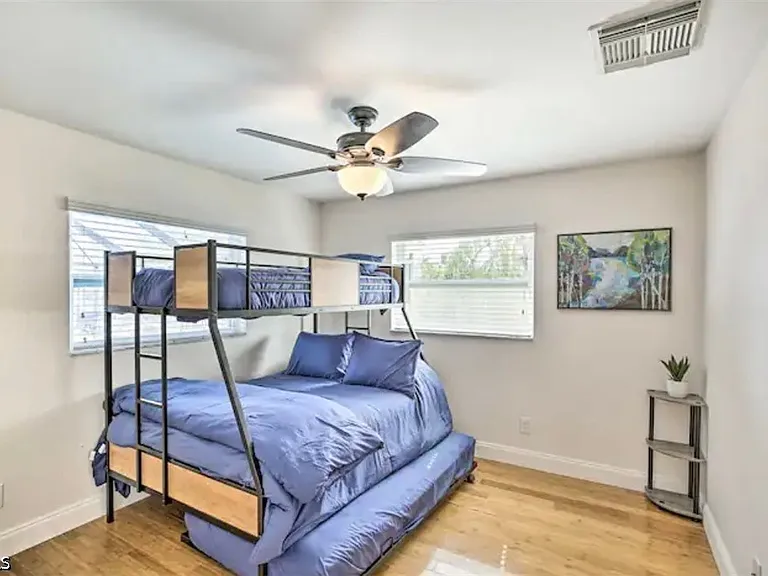 2806 SW 38th Ter — Photo 19