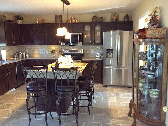 Remodeled kitchen w/island