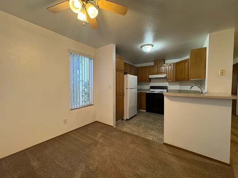Weatherstone Apartments — Photo 33