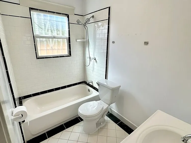Crestmoore 715 — Photo 11