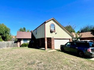 2105 NE 11th St, Moore, OK 73160