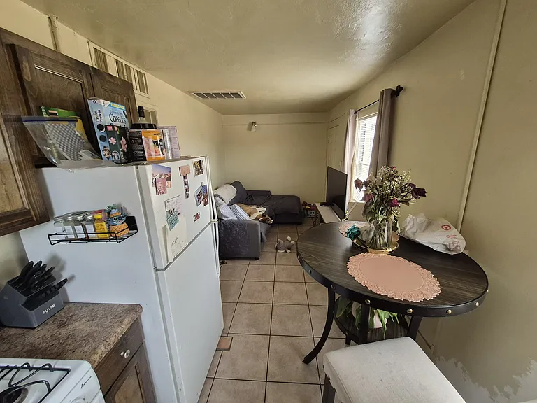 1820 N Bell Ave #1 — Photo 1