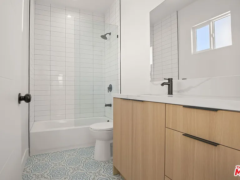 1709 S Burnside Ave #17091/2 — Photo 38