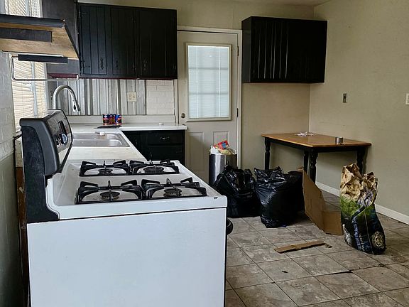 4th image of 28 Monroe St