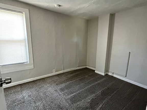 3rd image of 2606 Queen Ave