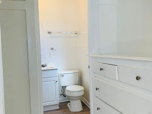 5th image of 727 W 74th St #6861574