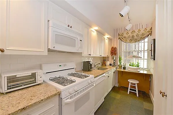 Sold by Maison International | media 14