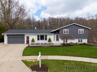 3434 Waterford Ct NE, Grand Rapids, MI