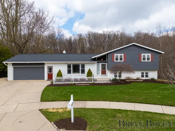 3434 Waterford Ct NE, Grand Rapids, MI 49525