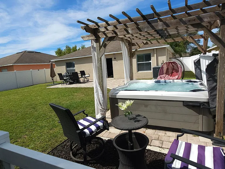 3926 Constantine Loop — Photo 3