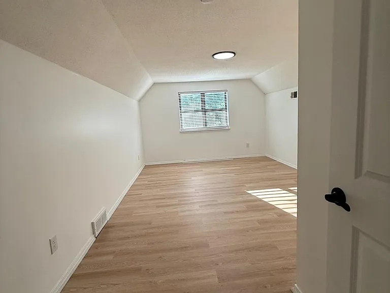 3201 NW Canterbury Pl — Photo 9