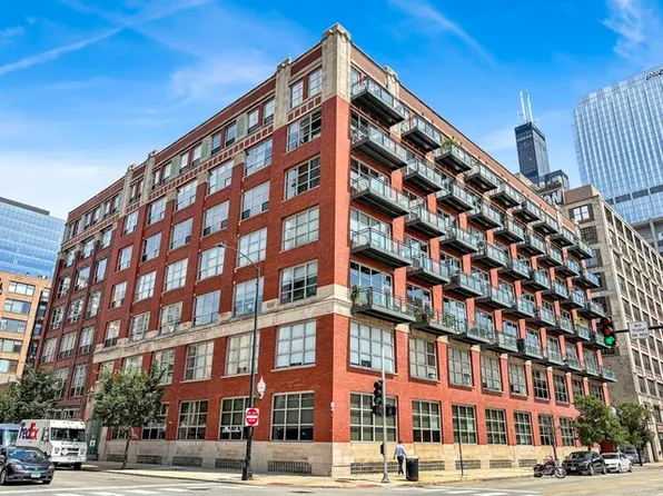 333 S Desplaines St APT 302, Chicago, IL 60661
