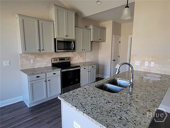 5th image of 121 Sams Drive