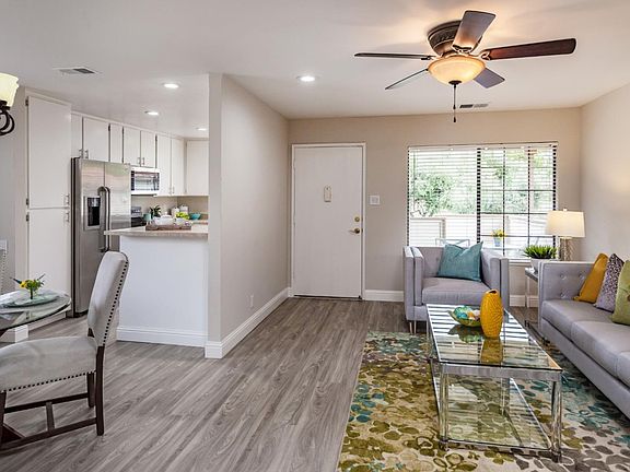 4th image of 430 Colony Crest Dr