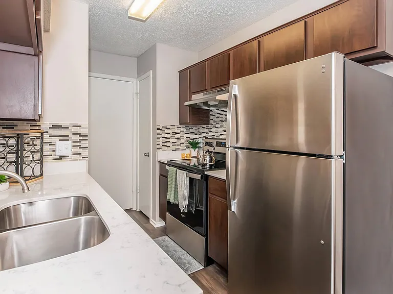 Eagle's Point Apartments — Photo 32