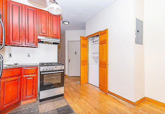 4th image of 135 Rogers Ave APT 2L