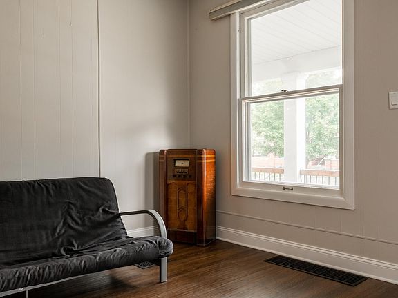 5th image of 416 E Oakland Ave