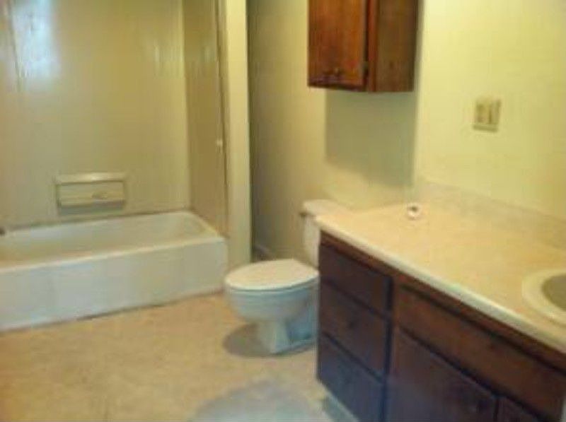 2nd image of 809 S Alabama St