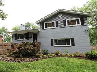 9916 Holmhurst Rd, Bethesda, MD 20817