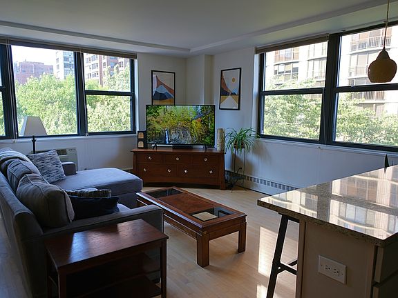 4th image of 1445 N State Pkwy APT 608