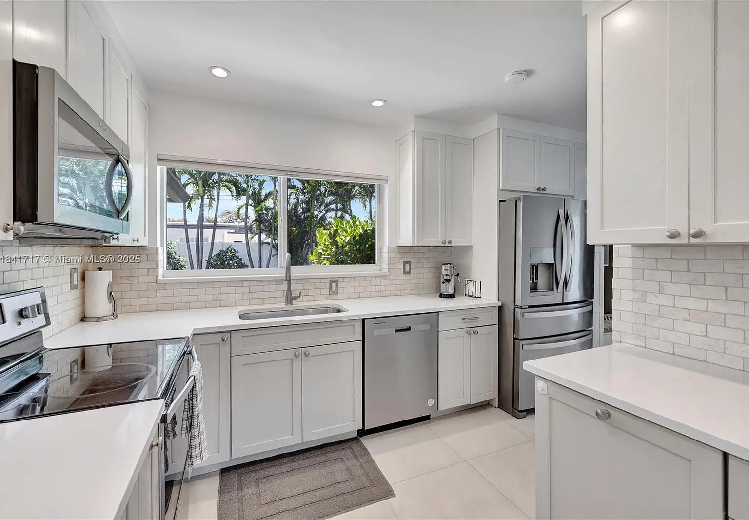 4 bed, 1700 sqft, $6,750 — Photo 4
